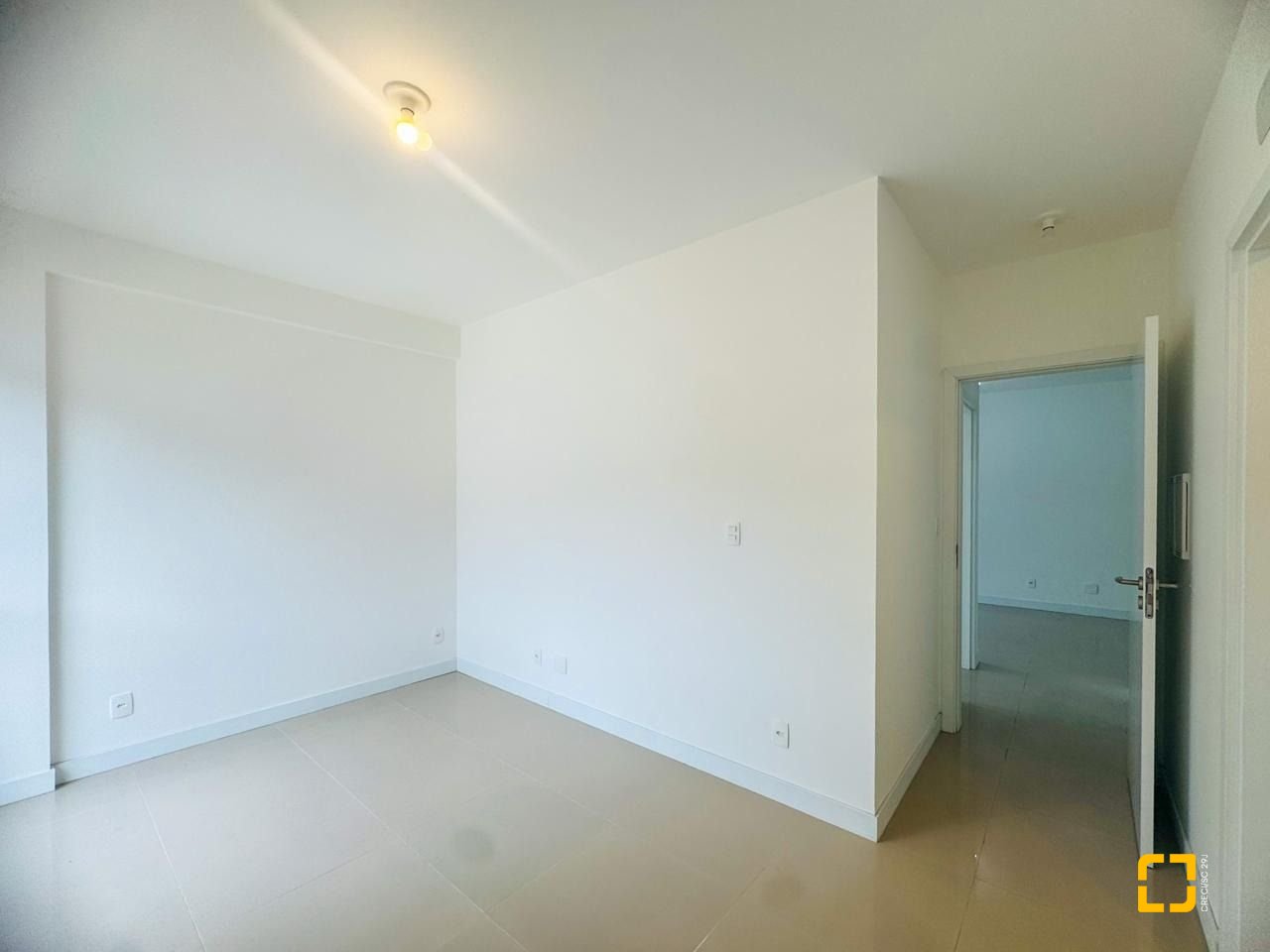 Apartamento com 67m², 3 quartos (sendo 1 suíte), 1 garagem, no bairro Centro em Florianópolis