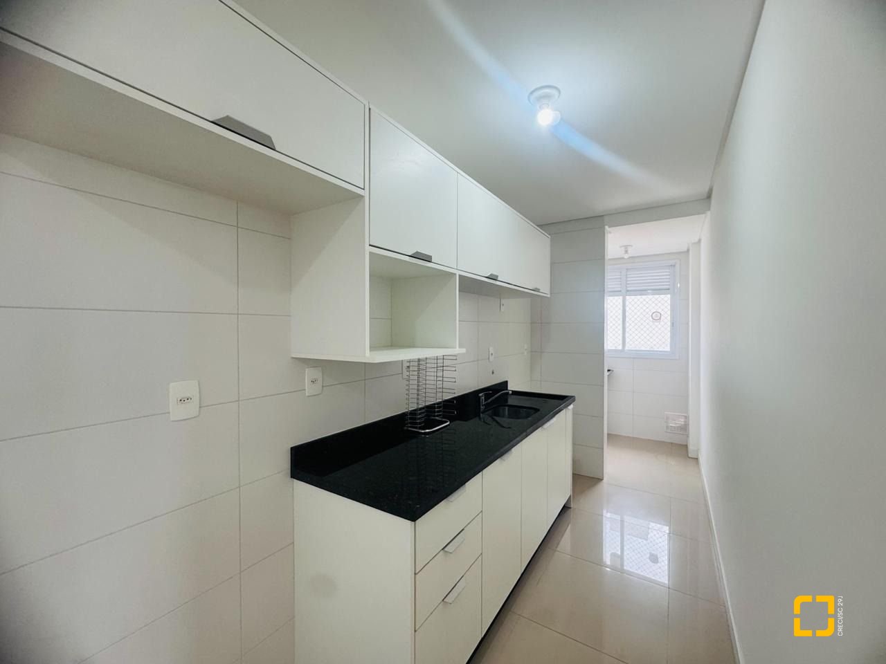 Apartamento com 67m², 3 quartos (sendo 1 suíte), 1 garagem, no bairro Centro em Florianópolis