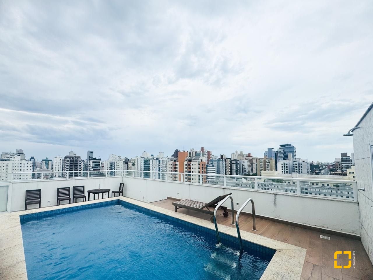 Apartamento com 67m², 3 quartos (sendo 1 suíte), 1 garagem, no bairro Centro em Florianópolis
