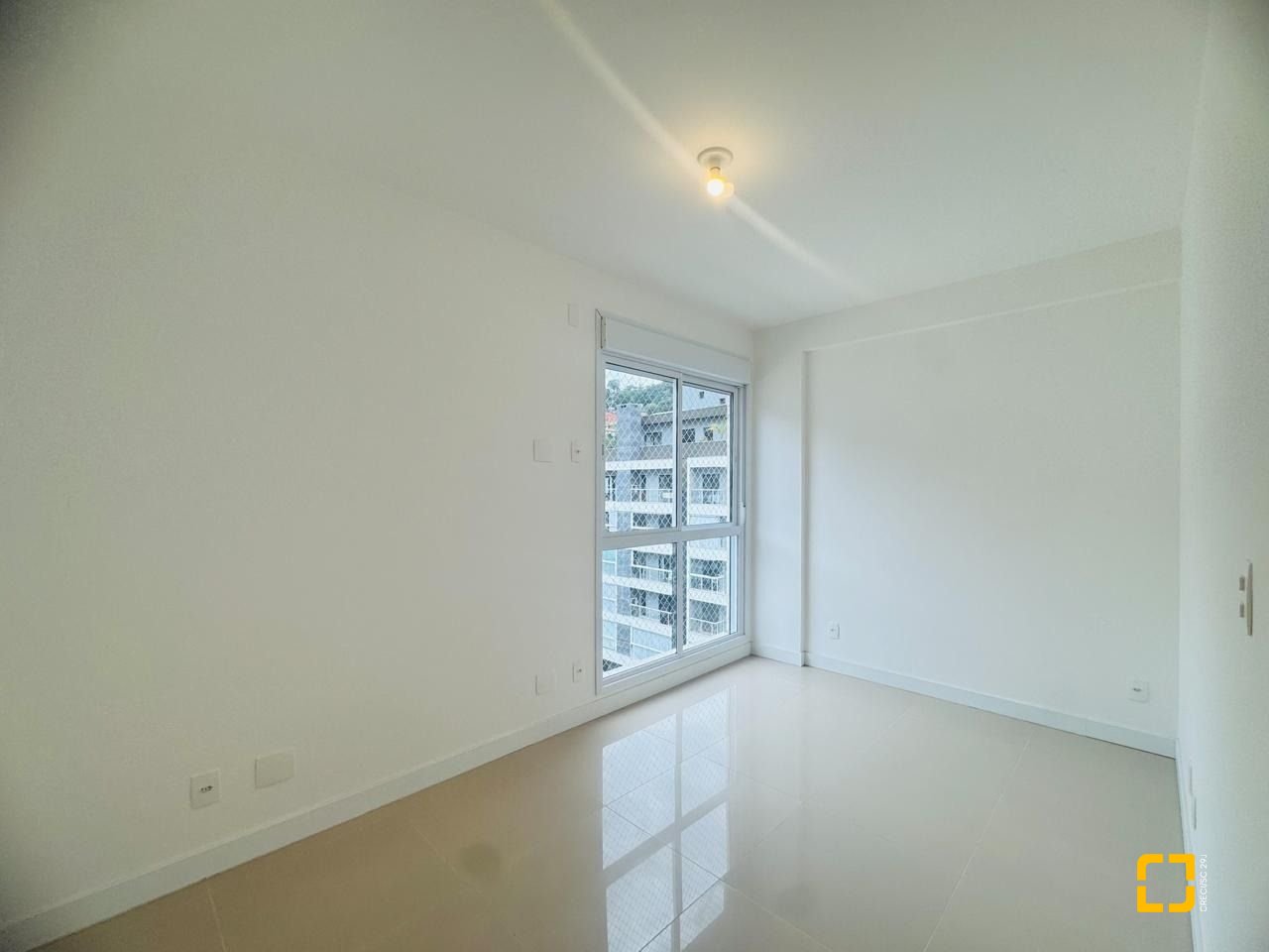 Apartamento com 67m², 3 quartos (sendo 1 suíte), 1 garagem, no bairro Centro em Florianópolis