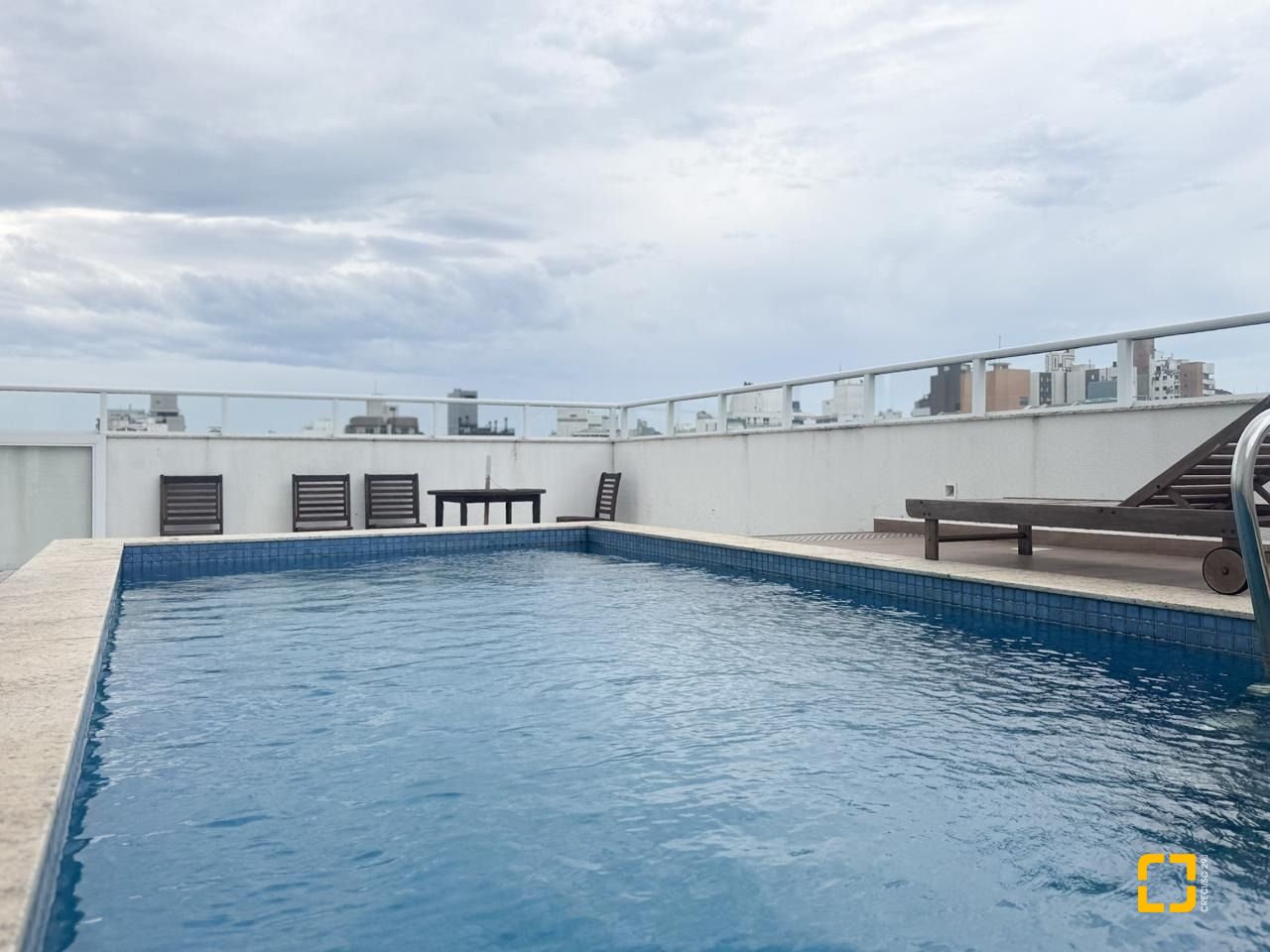Apartamento com 67m², 3 quartos (sendo 1 suíte), 1 garagem, no bairro Centro em Florianópolis