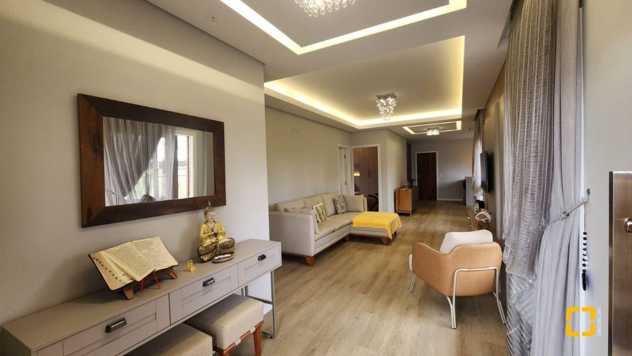 Casa com 102m², 3 quartos (sendo 1 suíte), 2 garagens, no bairro Carianos em Florianópolis