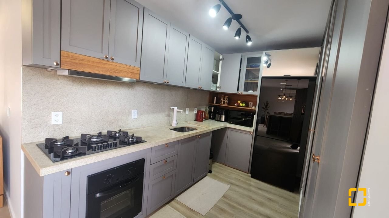Casa com 102m², 3 quartos (sendo 1 suíte), 2 garagens, no bairro Carianos em Florianópolis