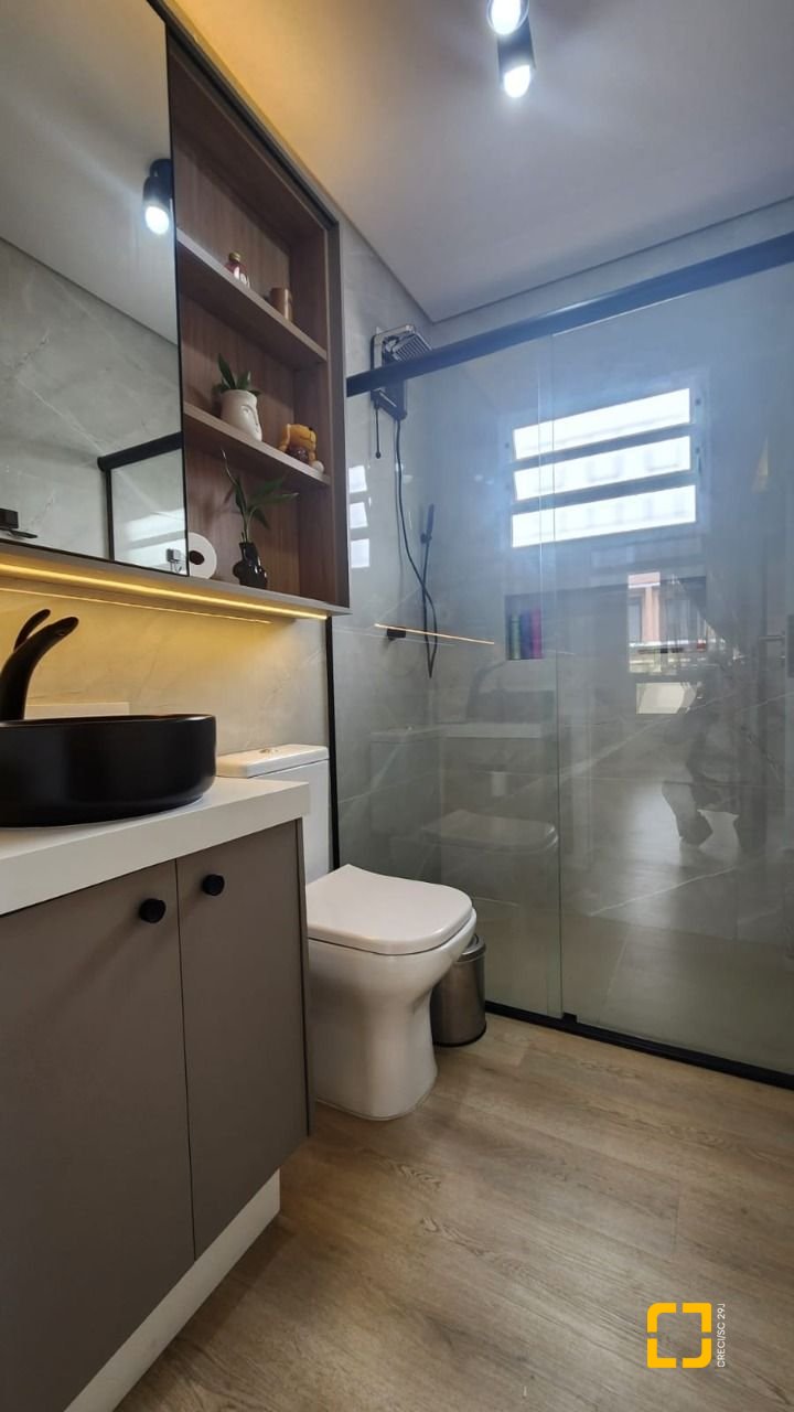 Casa com 102m², 3 quartos (sendo 1 suíte), 2 garagens, no bairro Carianos em Florianópolis