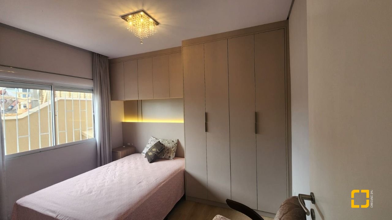 Casa com 102m², 3 quartos (sendo 1 suíte), 2 garagens, no bairro Carianos em Florianópolis