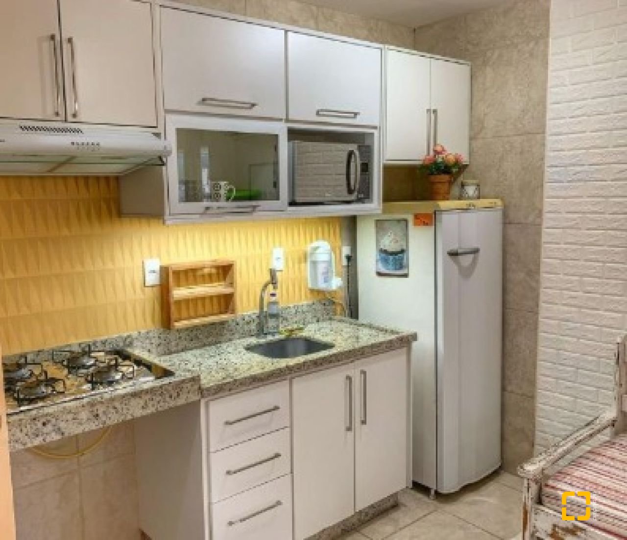 Apartamento com 32m², 1 quarto, 1 garagem, no bairro Canasvieiras em Florianópolis