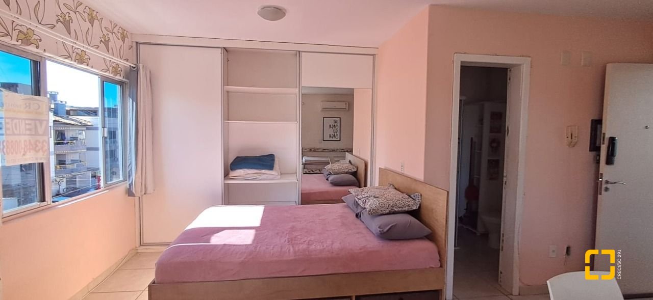 Apartamento com 32m², 1 quarto, 1 garagem, no bairro Canasvieiras em Florianópolis