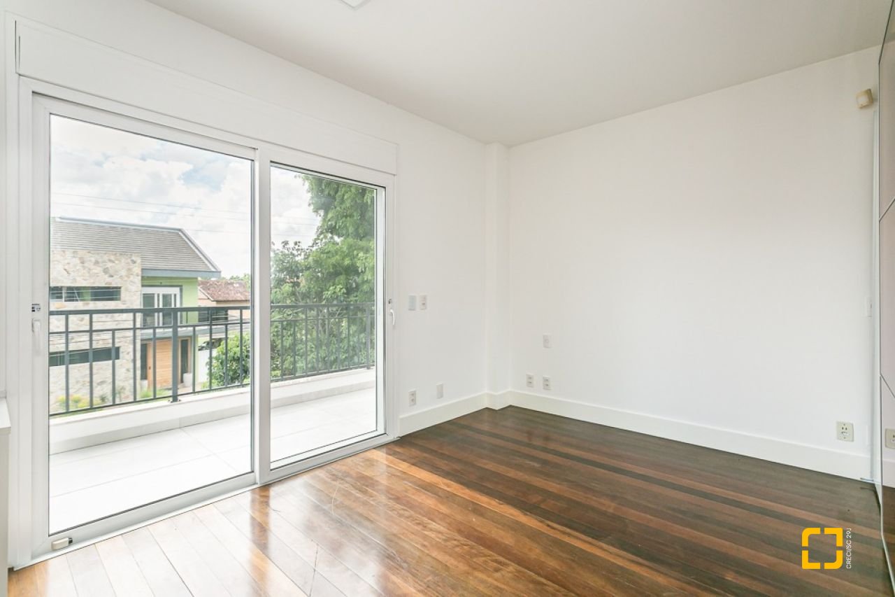 Casa de Condomínio com 542m², 4 quartos (sendo 3 suítes), 2 garagens, no bairro Lagoa da Conceição em Florianópolis