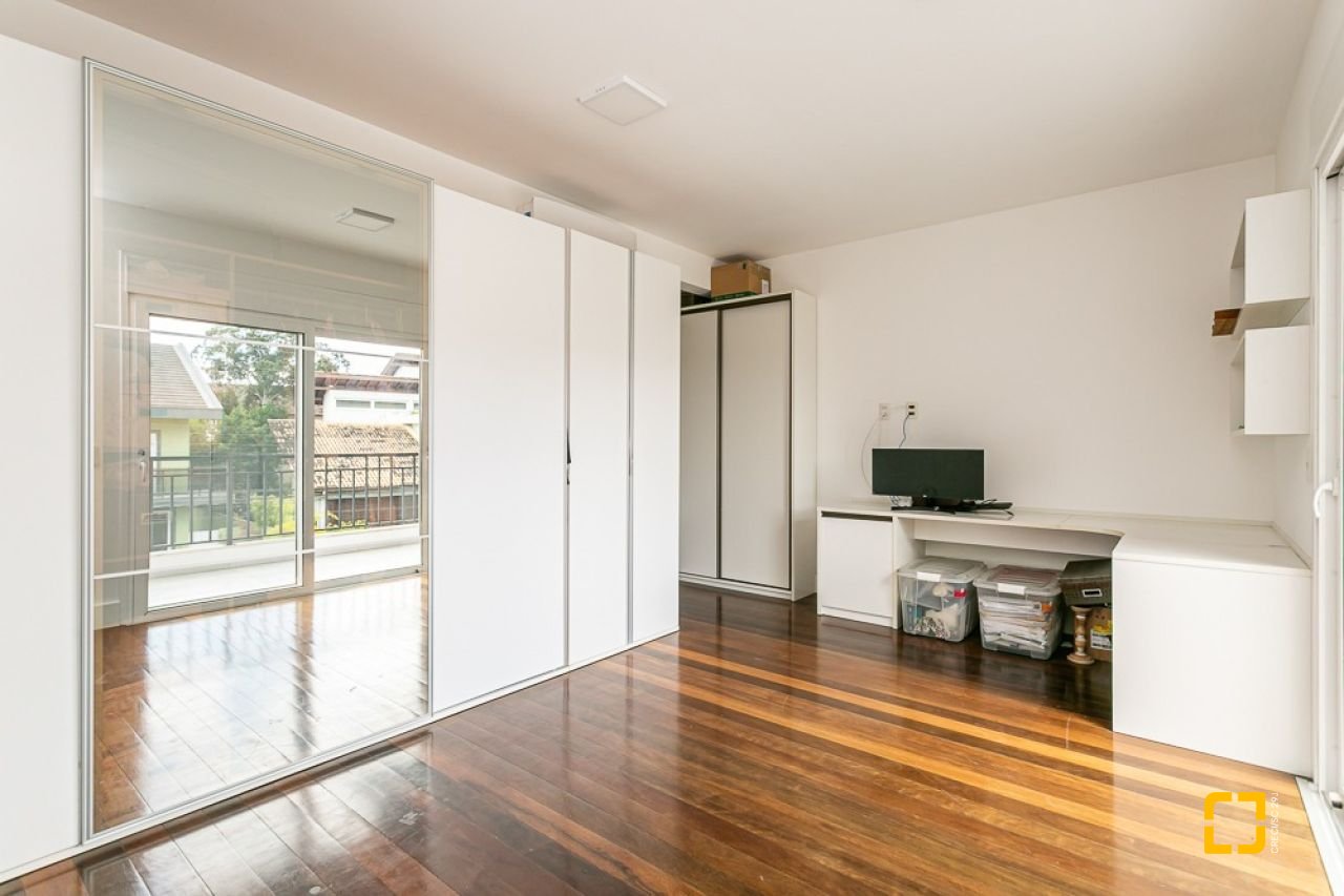 Casa de Condomínio com 542m², 4 quartos (sendo 3 suítes), 2 garagens, no bairro Lagoa da Conceição em Florianópolis