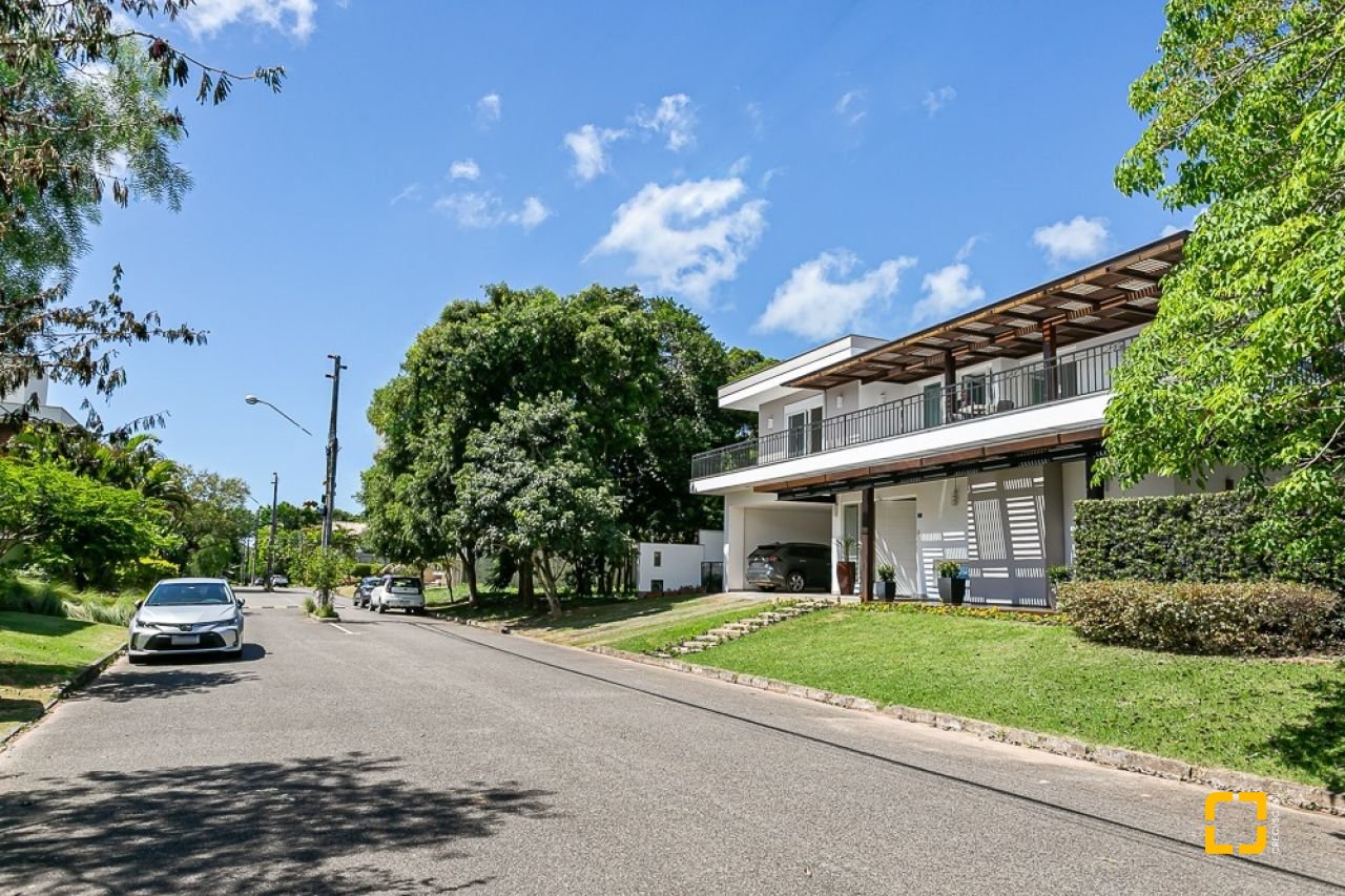 Casa de Condomínio com 542m², 4 quartos (sendo 3 suítes), 2 garagens, no bairro Lagoa da Conceição em Florianópolis