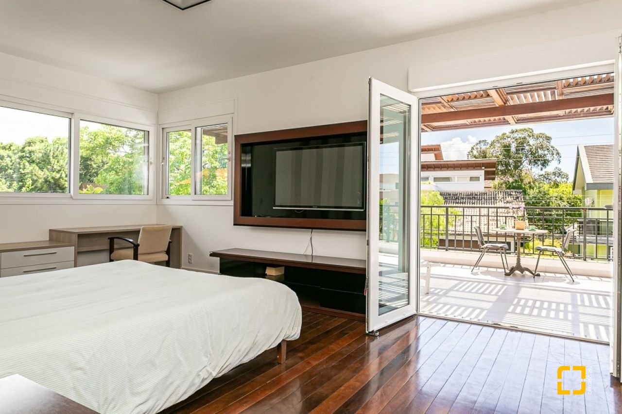 Casa de Condomínio com 542m², 4 quartos (sendo 3 suítes), 2 garagens, no bairro Lagoa da Conceição em Florianópolis