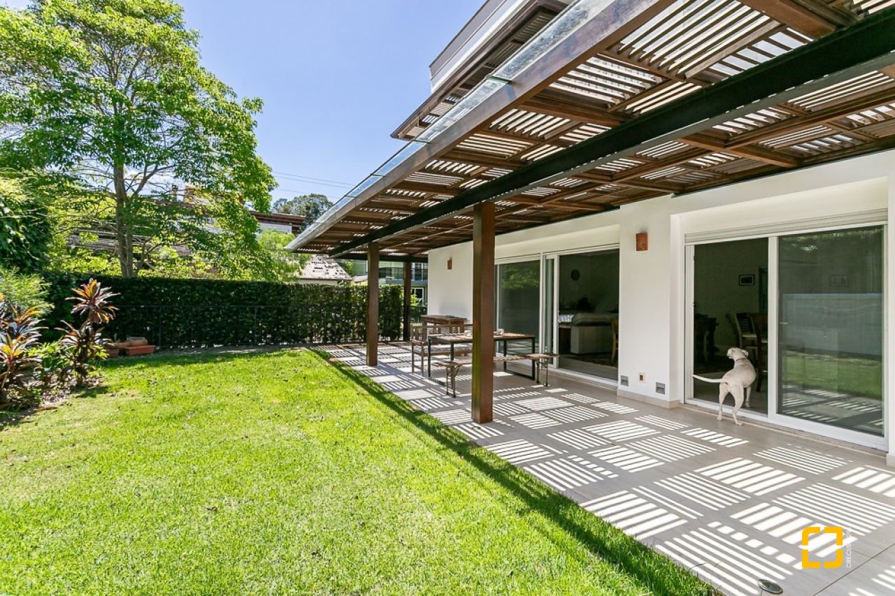 Casa de Condomínio com 542m², 4 quartos (sendo 3 suítes), 2 garagens, no bairro Lagoa da Conceição em Florianópolis