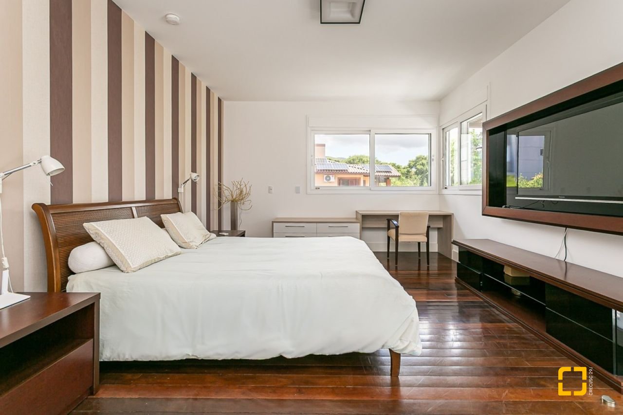 Casa de Condomínio com 542m², 4 quartos (sendo 3 suítes), 2 garagens, no bairro Lagoa da Conceição em Florianópolis