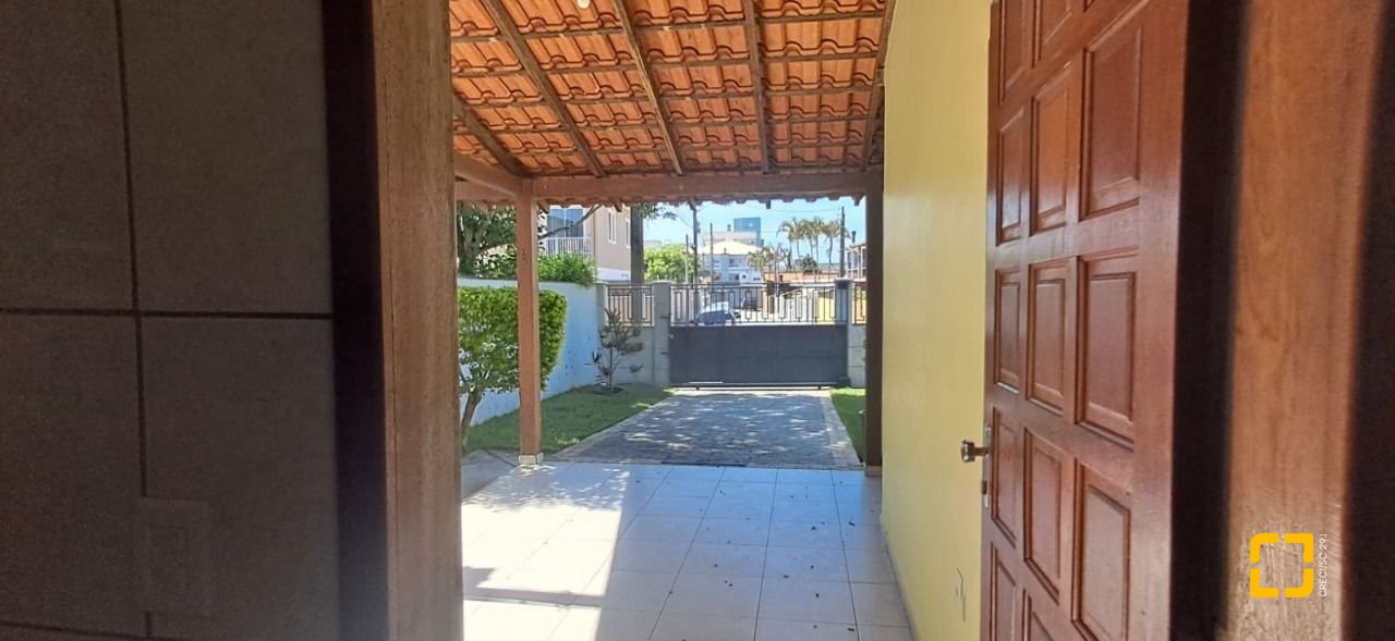 Casa com 123m², 3 quartos, 3 garagens, no bairro Ingleses do Rio Vermelho em Florianópolis