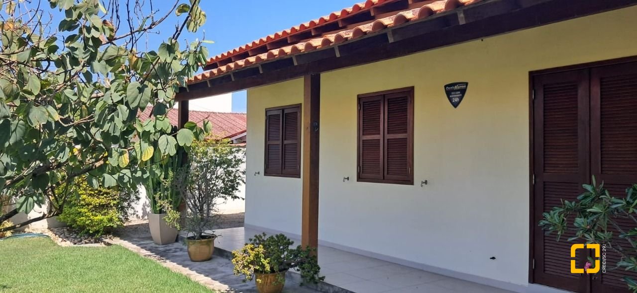 Casa com 123m², 3 quartos, 3 garagens, no bairro Ingleses do Rio Vermelho em Florianópolis