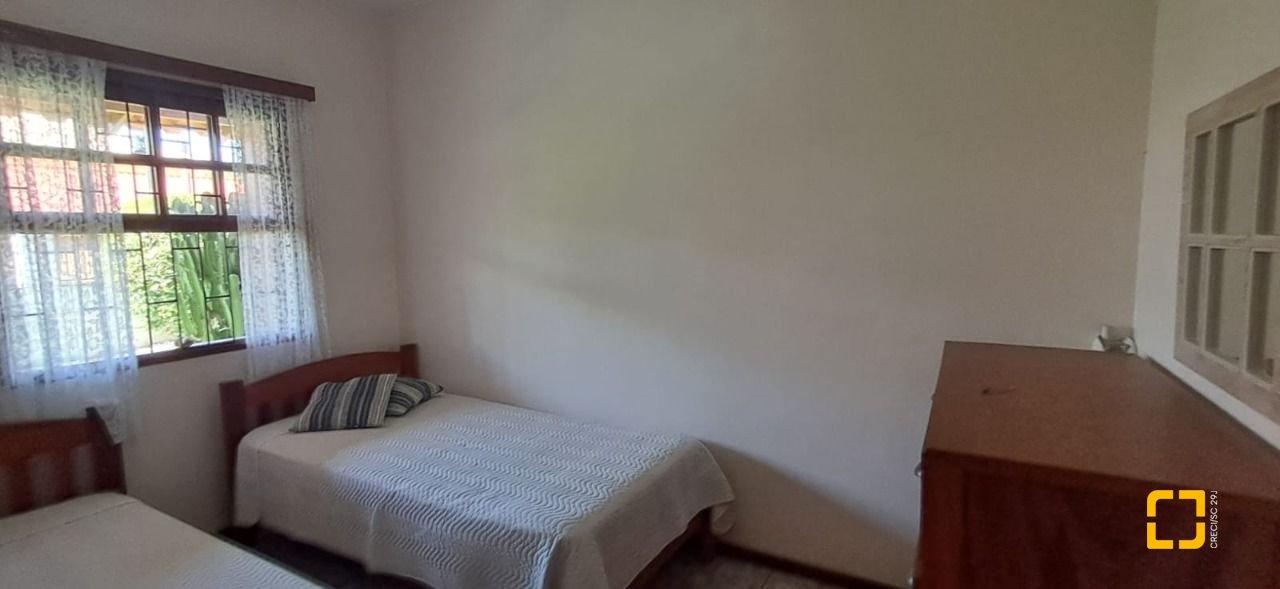 Casa com 123m², 3 quartos, 3 garagens, no bairro Ingleses do Rio Vermelho em Florianópolis