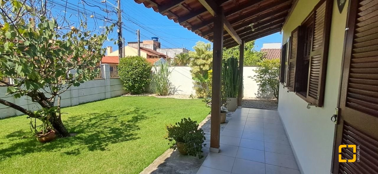 Casa com 123m², 3 quartos, 3 garagens, no bairro Ingleses do Rio Vermelho em Florianópolis