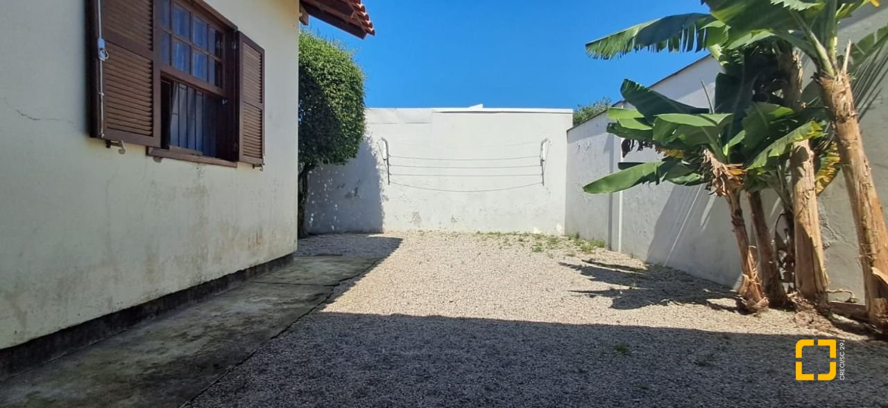 Casa com 123m², 3 quartos, 3 garagens, no bairro Ingleses do Rio Vermelho em Florianópolis