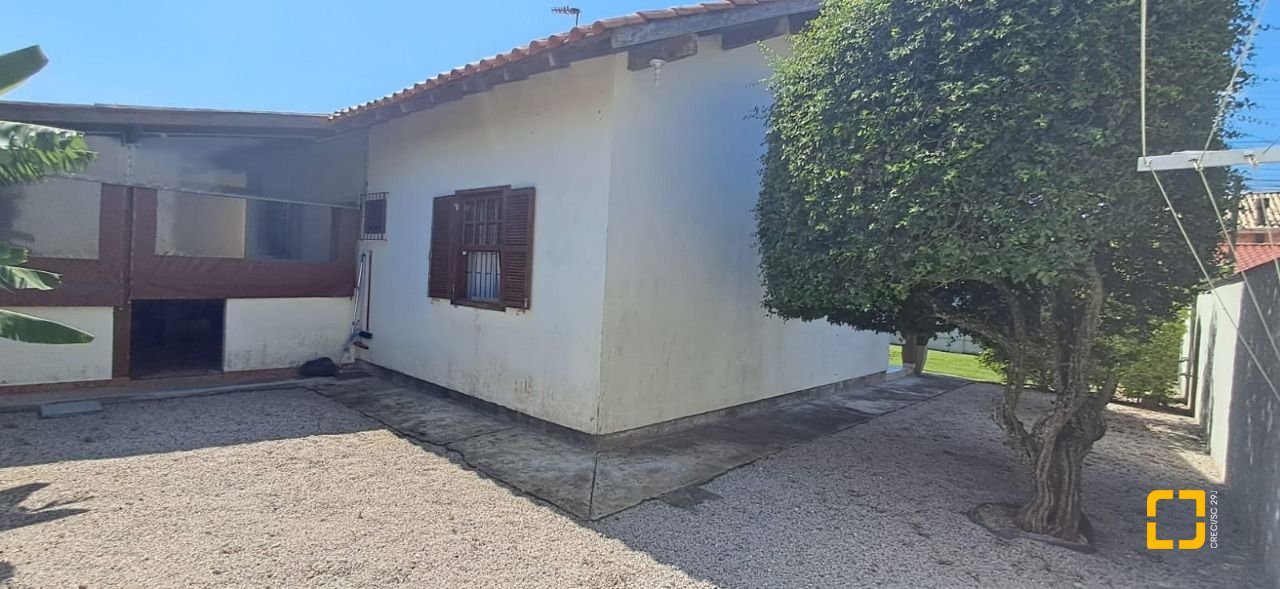 Casa com 123m², 3 quartos, 3 garagens, no bairro Ingleses do Rio Vermelho em Florianópolis