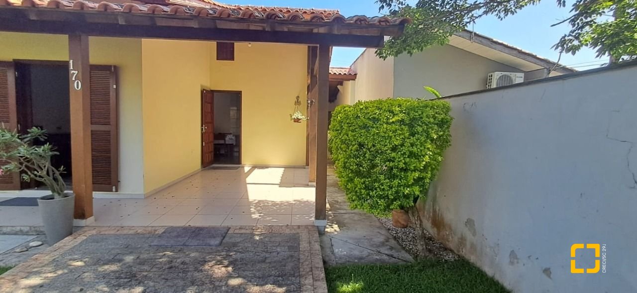 Casa com 123m², 3 quartos, 3 garagens, no bairro Ingleses do Rio Vermelho em Florianópolis
