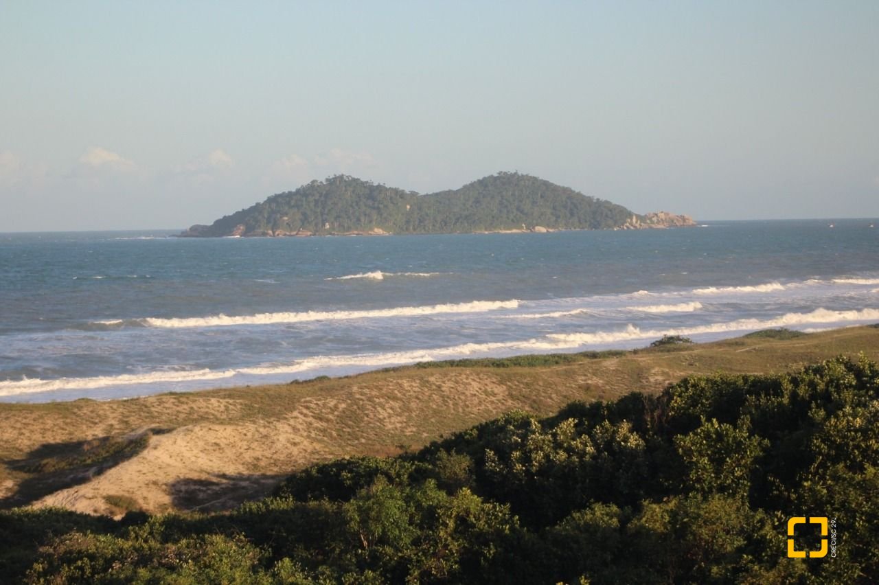 Casa com 182m², 4 quartos (sendo 1 suíte), 1 garagem, no bairro Campeche em Florianópolis