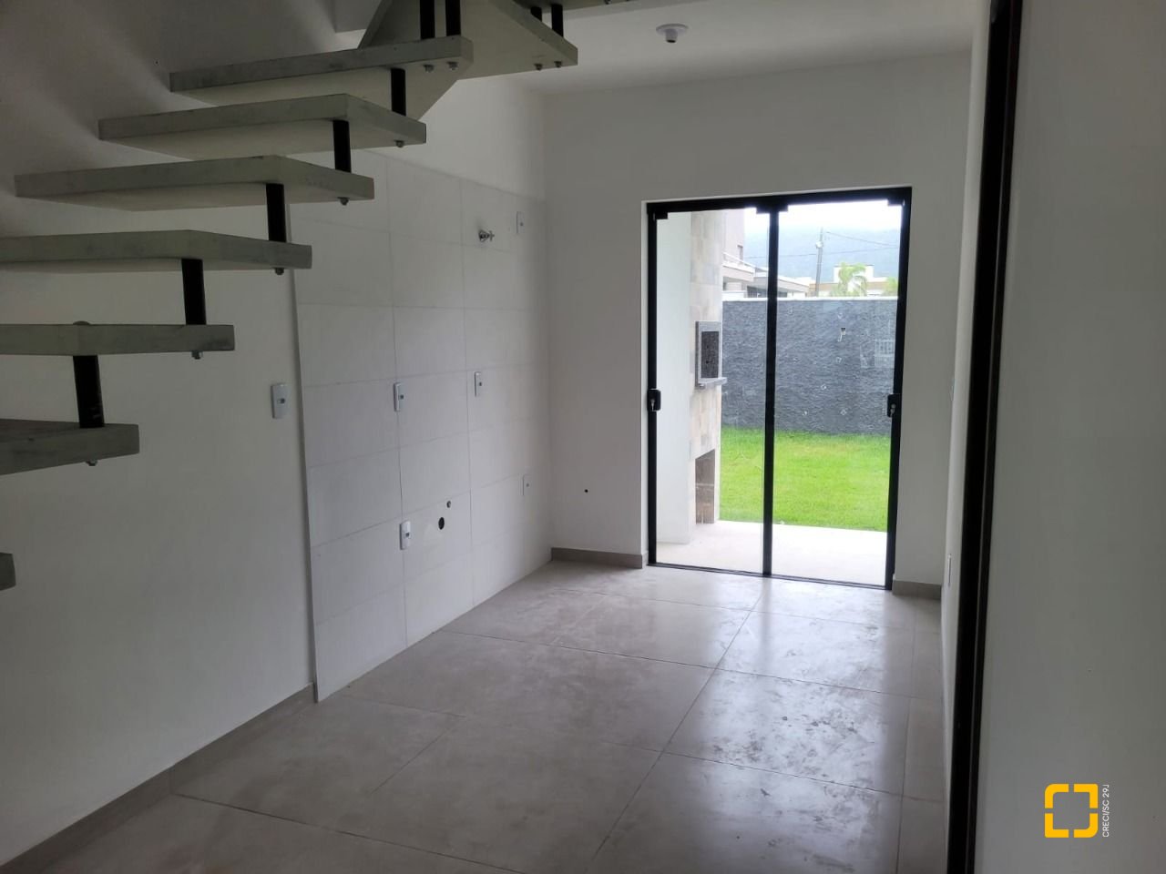 Casa com 92m², 3 quartos (sendo 1 suíte), 2 garagens, no bairro Rio Vermelho em Florianópolis