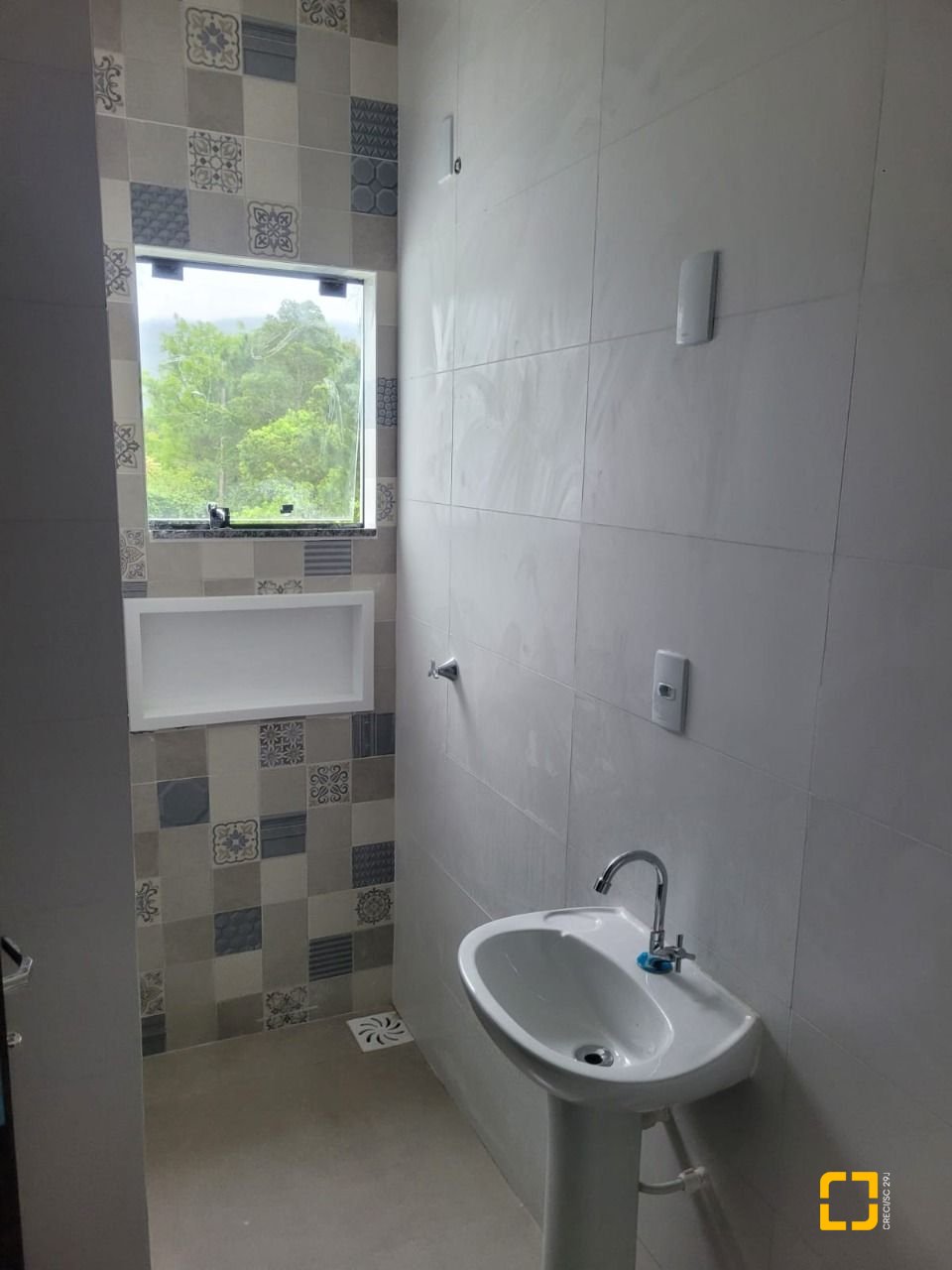 Casa com 92m², 3 quartos (sendo 1 suíte), 2 garagens, no bairro Rio Vermelho em Florianópolis