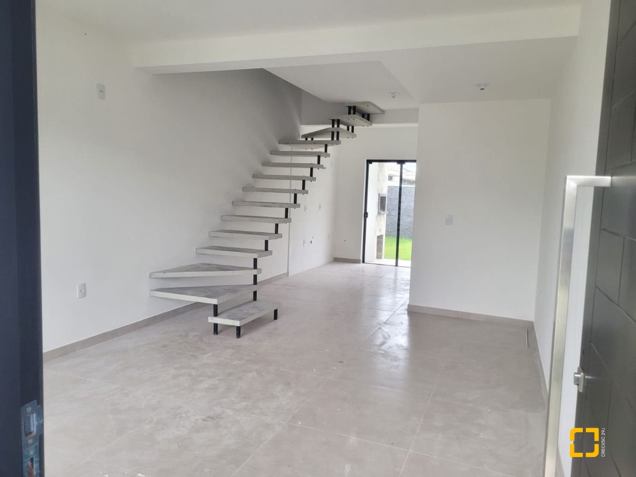 Casa com 92m², 3 quartos (sendo 1 suíte), 2 garagens, no bairro Rio Vermelho em Florianópolis