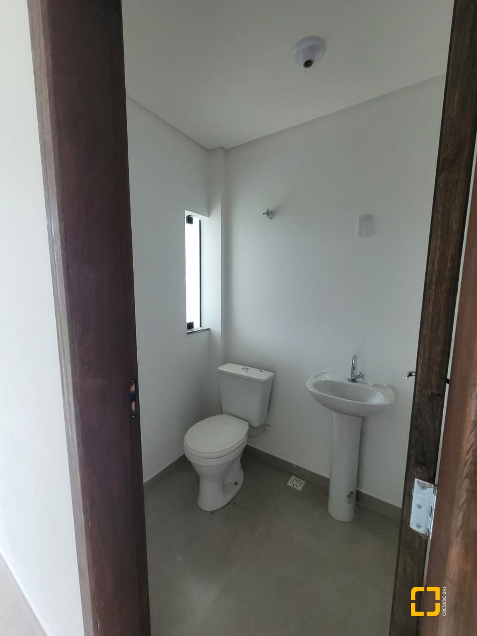 Casa com 92m², 3 quartos (sendo 1 suíte), 2 garagens, no bairro Rio Vermelho em Florianópolis