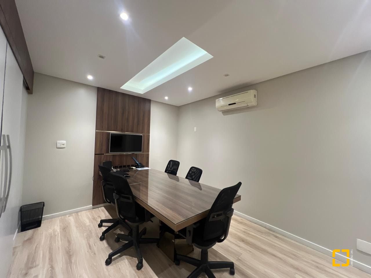 Sala com 57m², no bairro Centro em Florianópolis