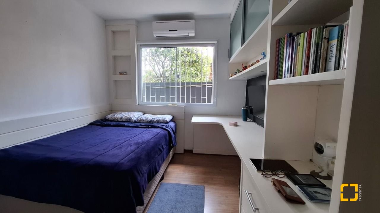 Casa com 168m², 4 quartos (sendo 1 suíte), 2 garagens, no bairro Capoeiras em Florianópolis