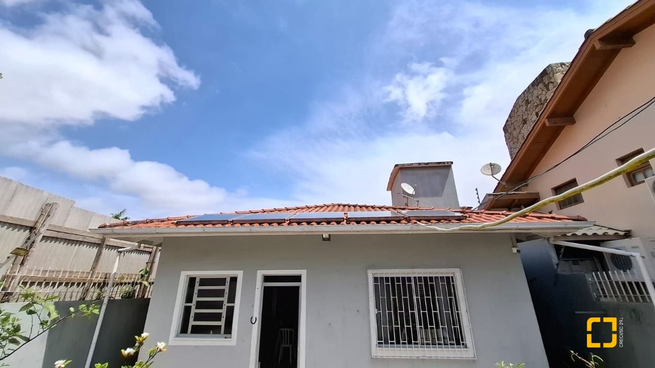 Casa com 168m², 4 quartos (sendo 1 suíte), 2 garagens, no bairro Capoeiras em Florianópolis