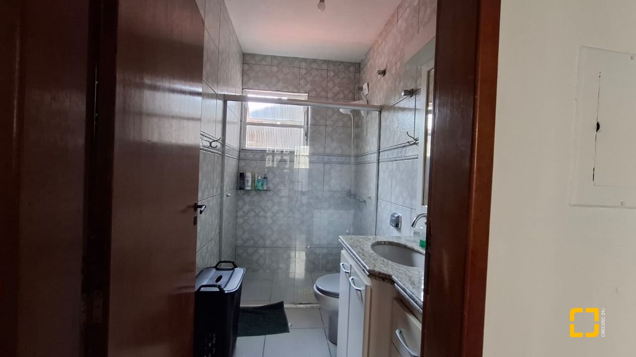 Casa com 168m², 4 quartos (sendo 1 suíte), 2 garagens, no bairro Capoeiras em Florianópolis