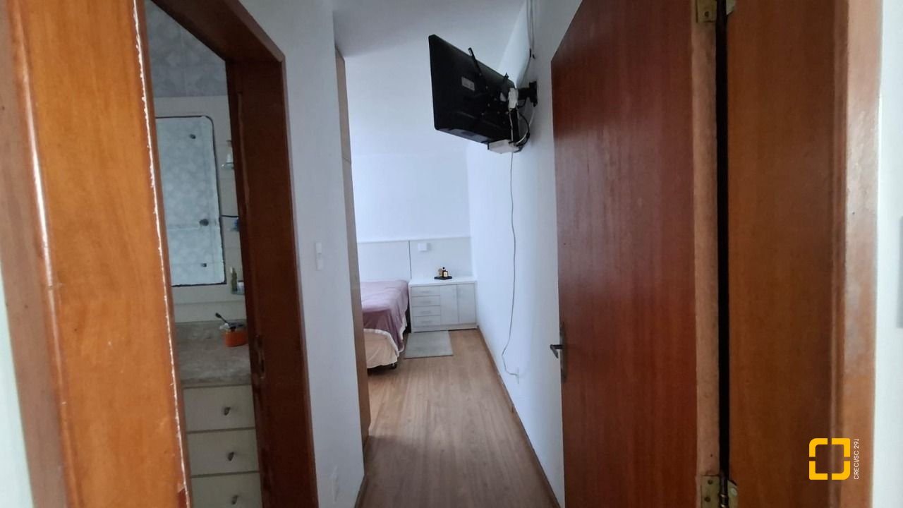 Casa com 168m², 4 quartos (sendo 1 suíte), 2 garagens, no bairro Capoeiras em Florianópolis