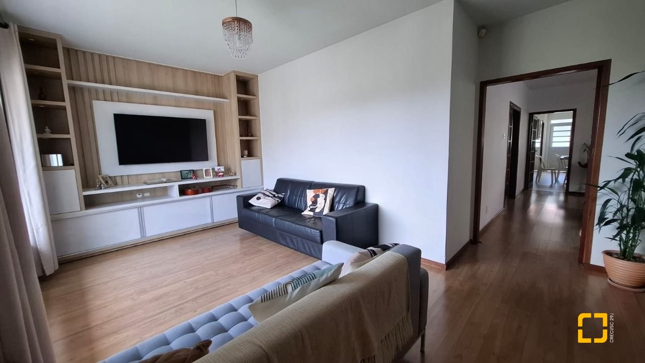 Casa com 168m², 4 quartos (sendo 1 suíte), 2 garagens, no bairro Capoeiras em Florianópolis