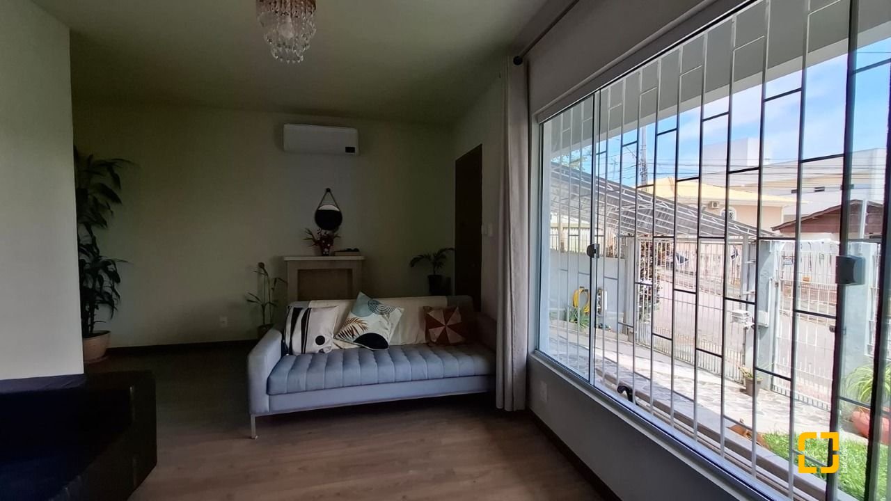 Casa com 168m², 4 quartos (sendo 1 suíte), 2 garagens, no bairro Capoeiras em Florianópolis