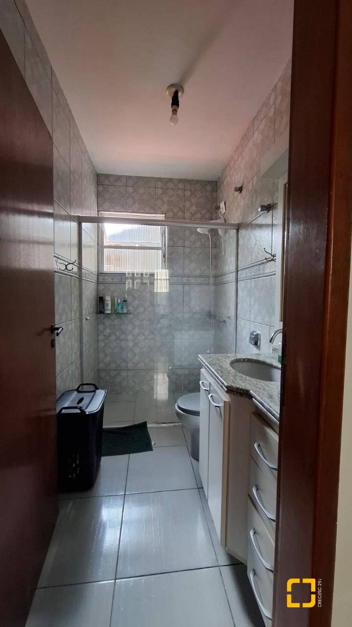 Casa com 168m², 4 quartos (sendo 1 suíte), 2 garagens, no bairro Capoeiras em Florianópolis