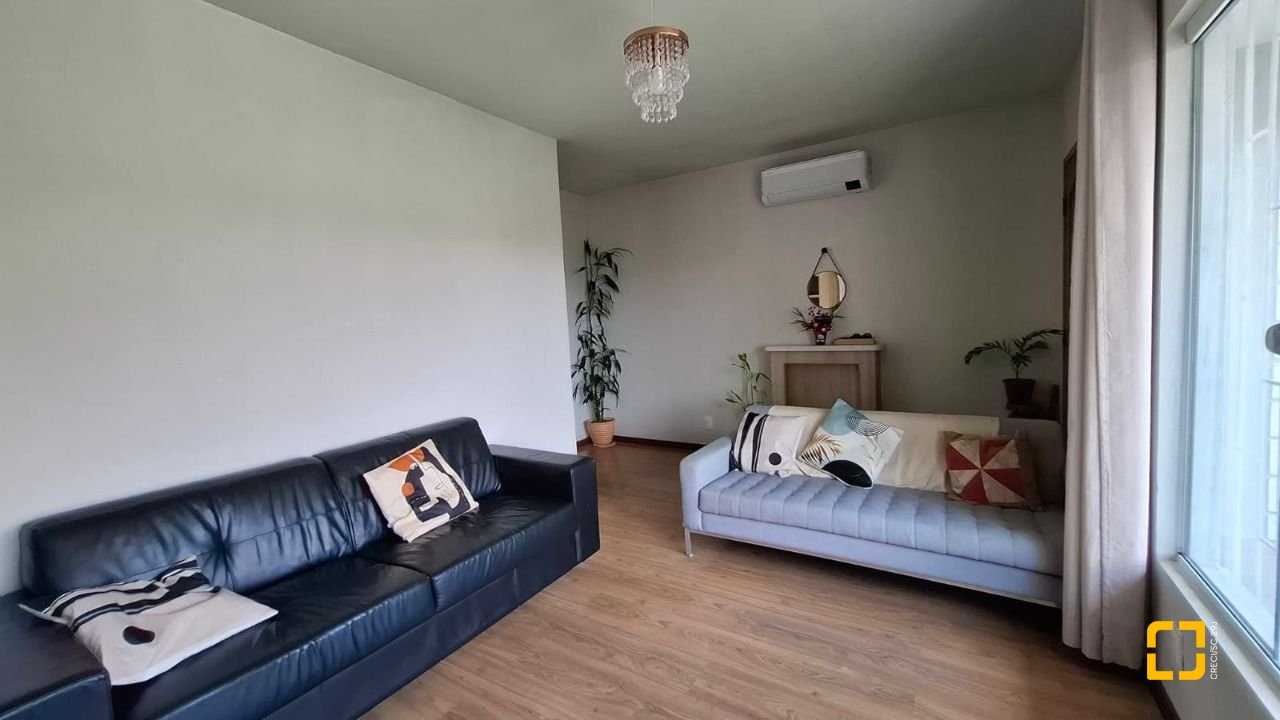 Casa com 168m², 4 quartos (sendo 1 suíte), 2 garagens, no bairro Capoeiras em Florianópolis