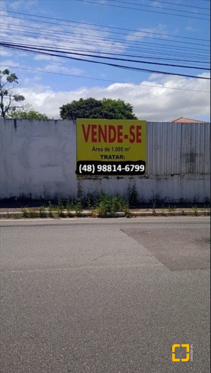 Terreno com 1095m², no bairro Floresta em São José