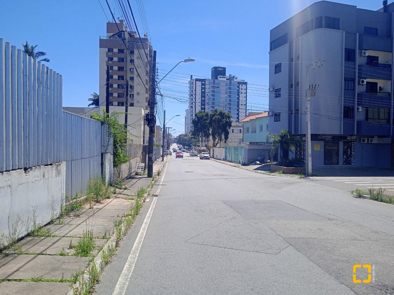 Terreno com 1095m², no bairro Floresta em São José