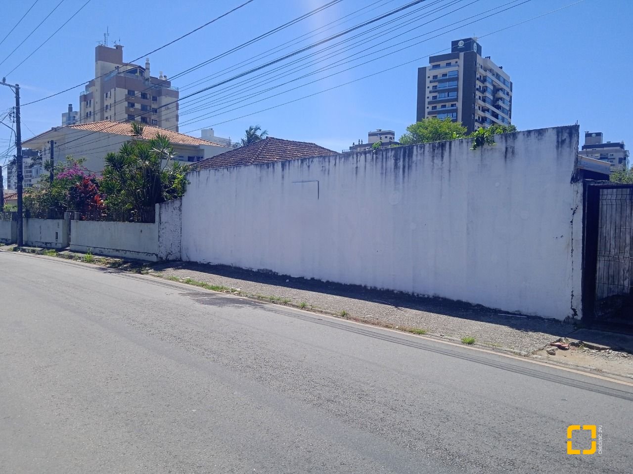 Terreno com 1095m², no bairro Floresta em São José