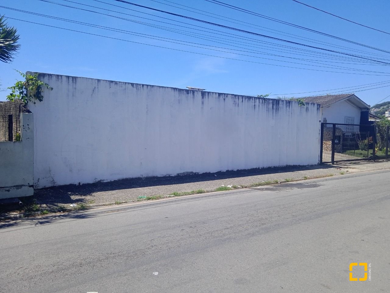 Terreno com 1095m², no bairro Floresta em São José