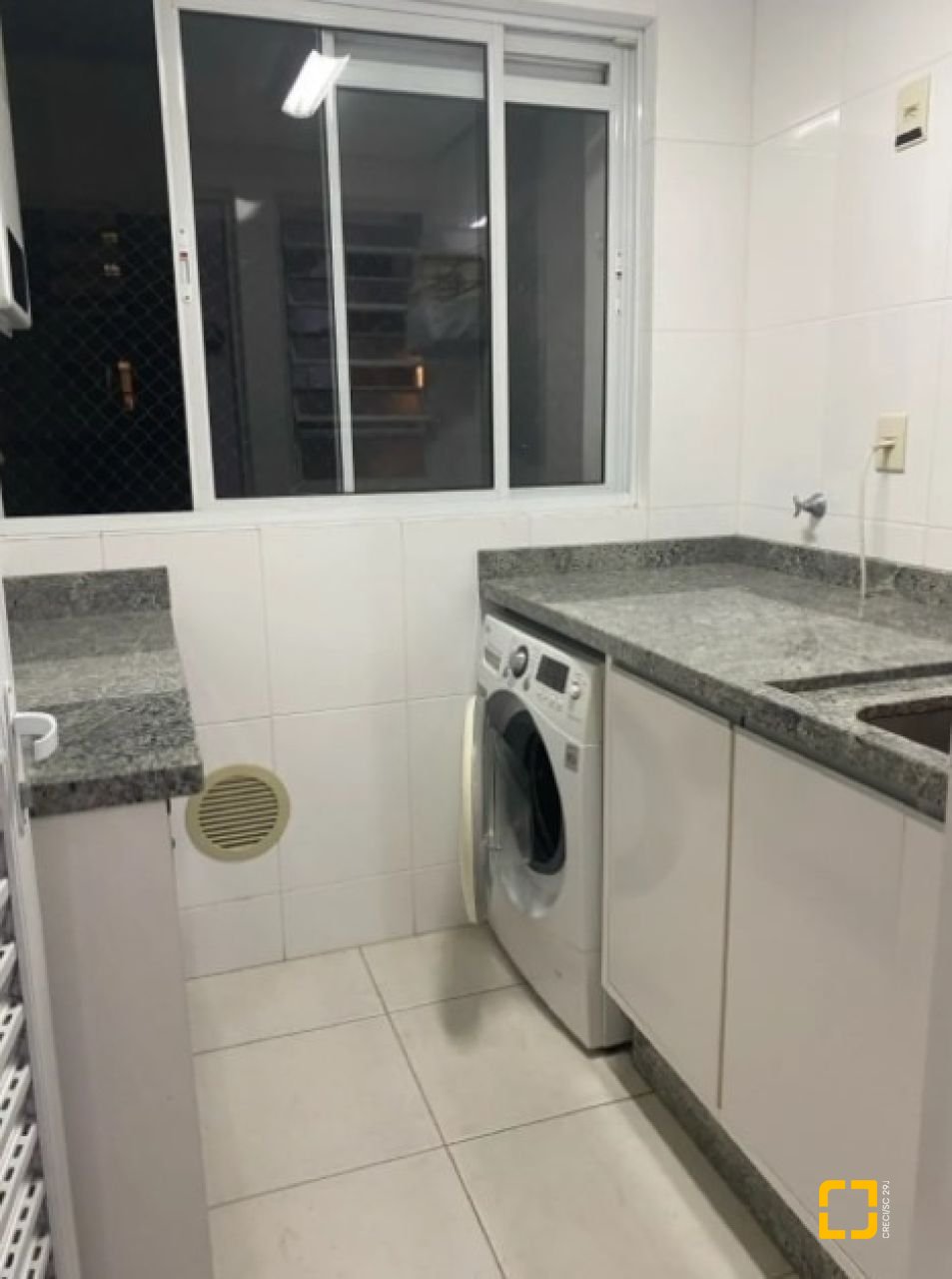 Apartamento com 108m², 4 quartos (sendo 1 suíte), 2 garagens, no bairro Estreito em Florianópolis