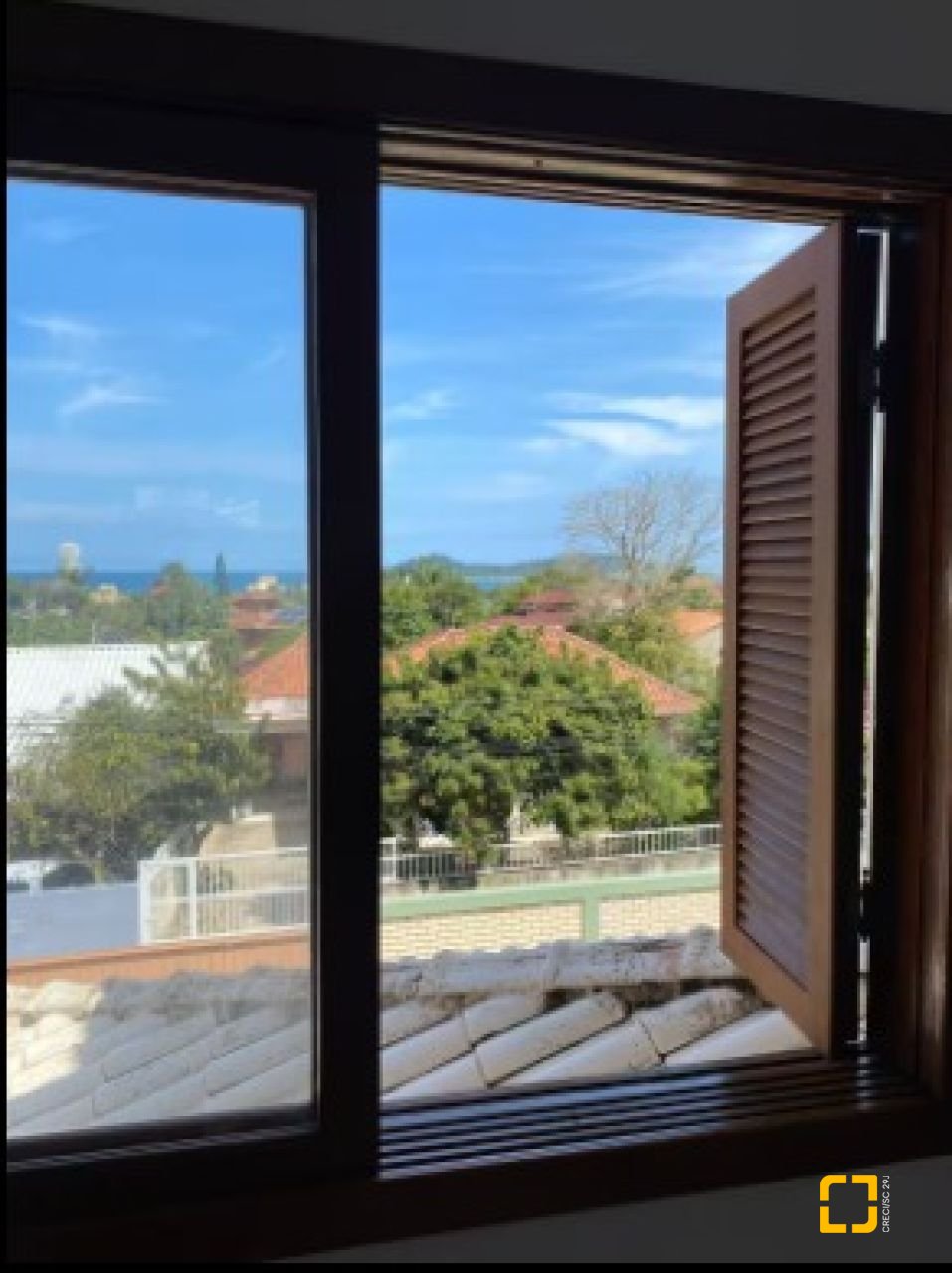 Casa com 370m², 5 quartos (sendo 2 suítes), 3 garagens, no bairro Campeche em Florianópolis