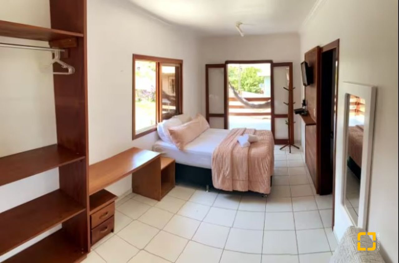 Casa com 370m², 5 quartos (sendo 2 suítes), 3 garagens, no bairro Campeche em Florianópolis