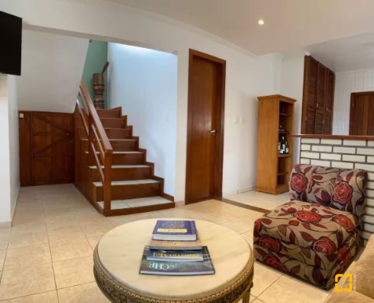 Casa com 370m², 5 quartos (sendo 2 suítes), 3 garagens, no bairro Campeche em Florianópolis