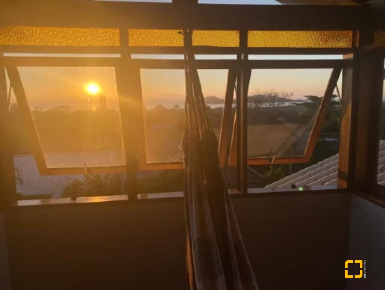Casa com 370m², 5 quartos (sendo 2 suítes), 3 garagens, no bairro Campeche em Florianópolis