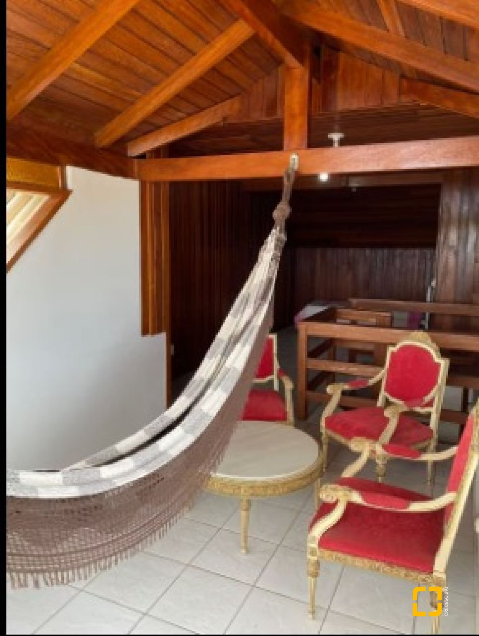 Casa com 370m², 5 quartos (sendo 2 suítes), 3 garagens, no bairro Campeche em Florianópolis