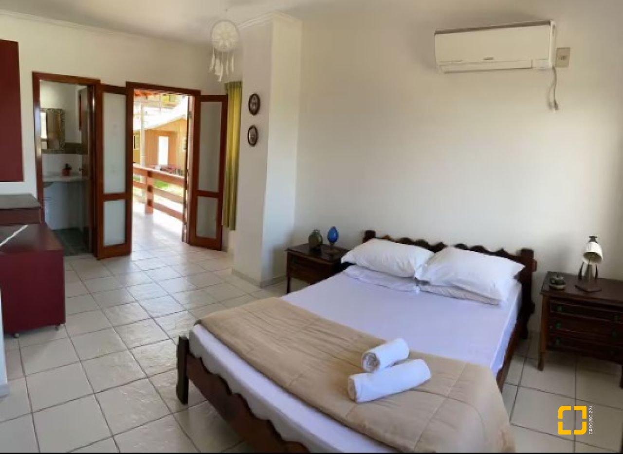 Casa com 370m², 5 quartos (sendo 2 suítes), 3 garagens, no bairro Campeche em Florianópolis