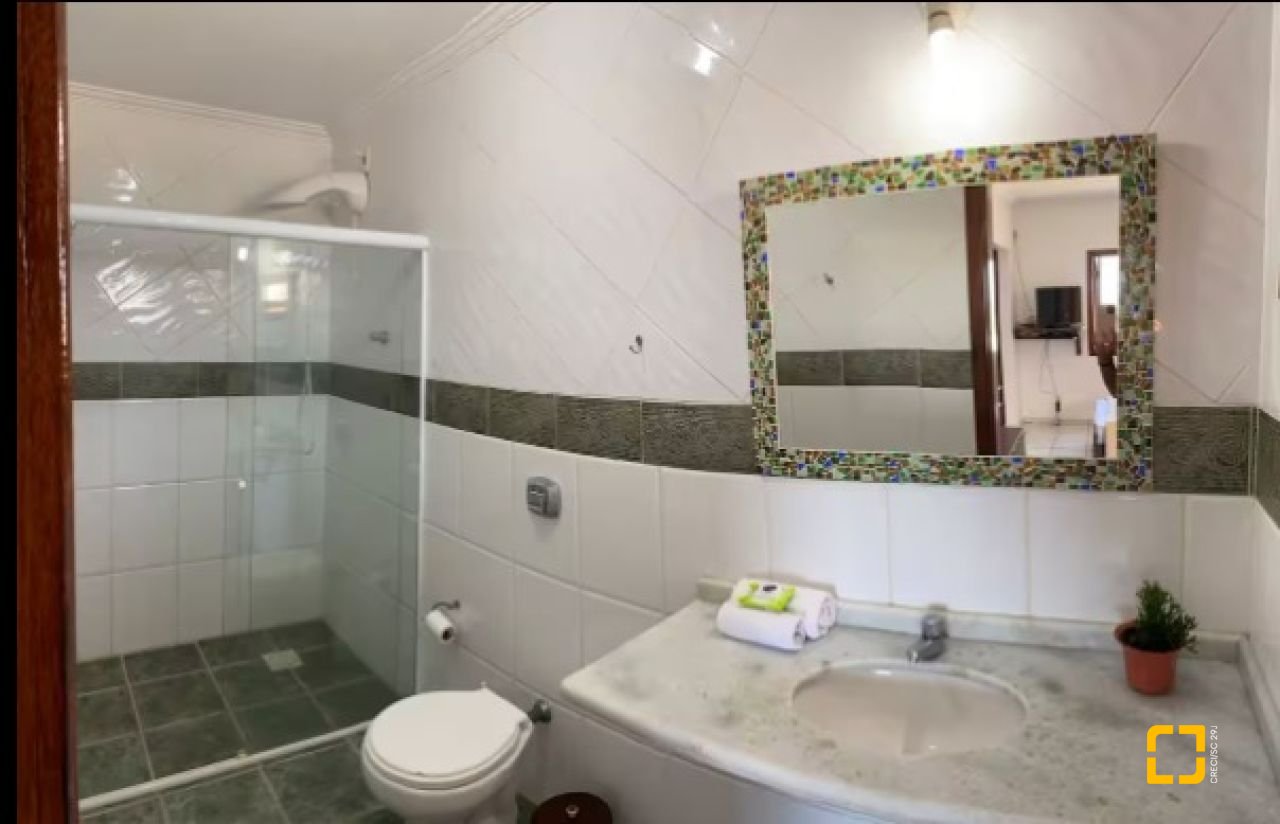 Casa com 370m², 5 quartos (sendo 2 suítes), 3 garagens, no bairro Campeche em Florianópolis